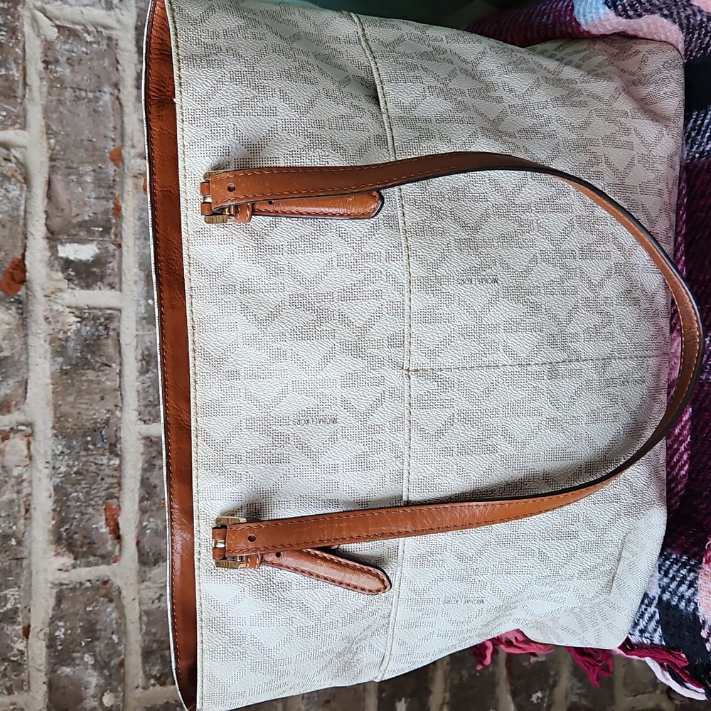 Michael Kors Signature Tote And Matching Wallet - Picture 4 of 15